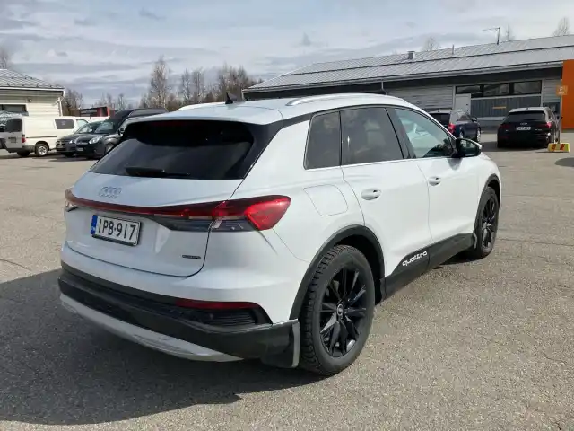 Valkoinen Maastoauto, Audi Q4 e-tron – IPB-917