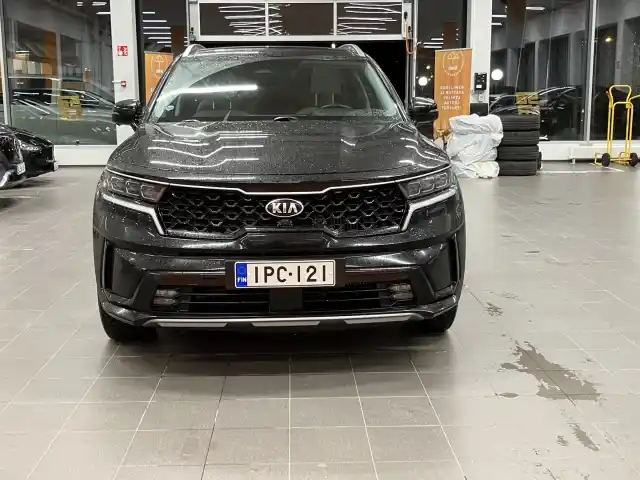 Musta Maastoauto, Kia Sorento – IPC-121