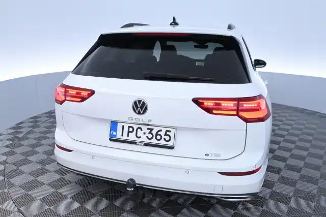 Valkoinen Farmari, Volkswagen Golf – IPC-365