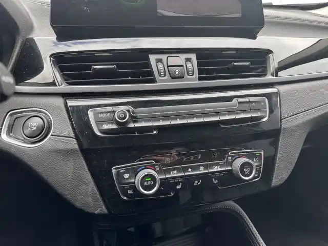 Valkoinen Maastoauto, BMW X1 – IPC-453