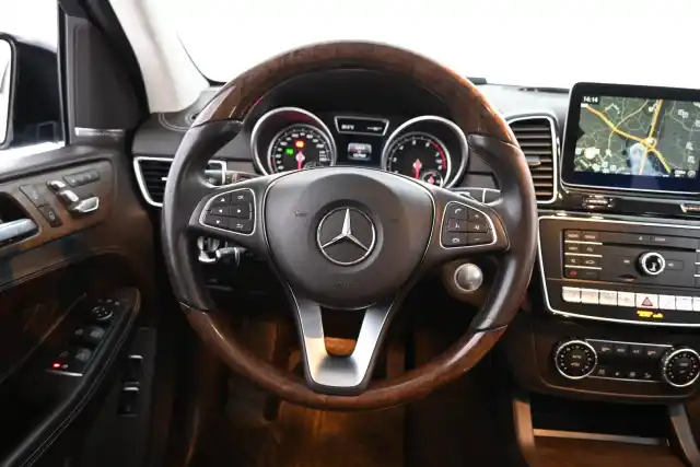 Musta Maastoauto, Mercedes-Benz GLE – IPC-581