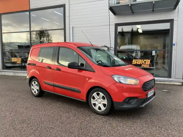 Punainen Pakettiauto, Ford Transit Courier – IPC-898