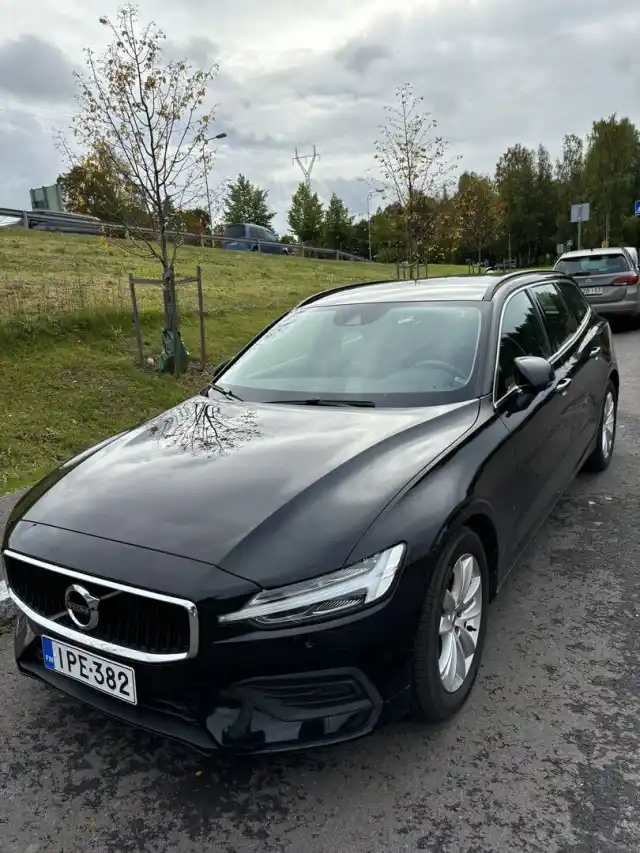 Musta Farmari, Volvo V60 – IPE-382