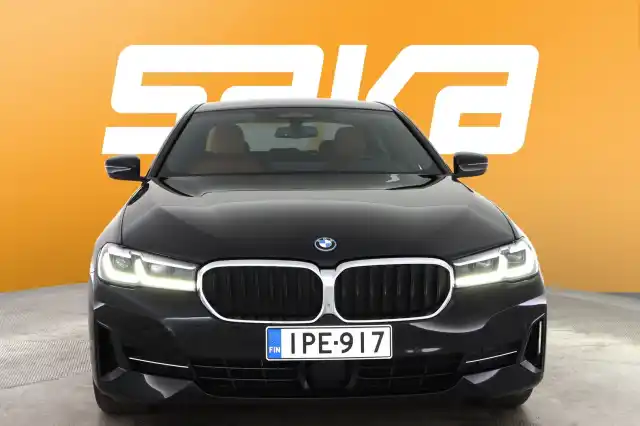 Musta Sedan, BMW 530 – IPE-917