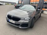 Harmaa Sedan, BMW 530 – IPE-919, kuva 2