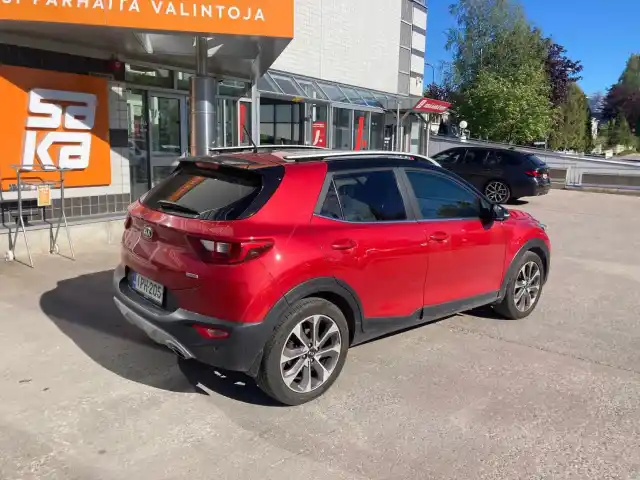Punainen Maastoauto, Kia Stonic – IPH-205