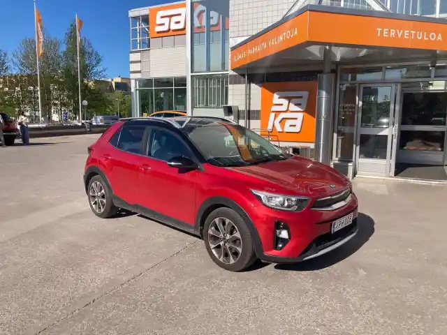 Punainen Maastoauto, Kia Stonic – IPH-205
