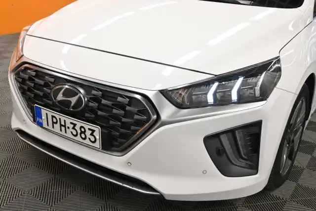 Valkoinen Viistoperä, Hyundai IONIQ hybrid – IPH-383