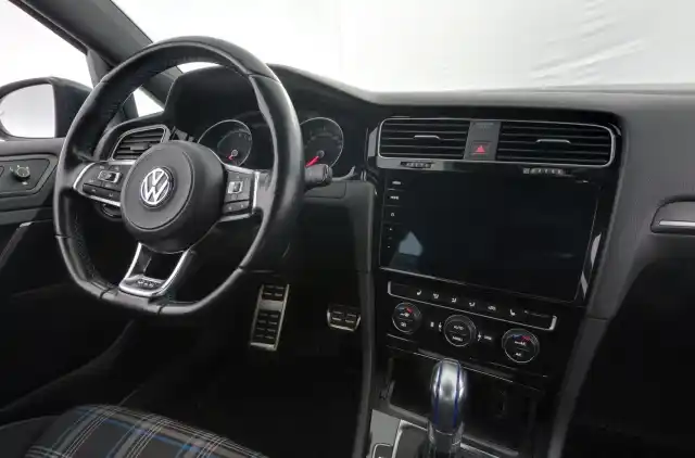 Harmaa Viistoperä, Volkswagen Golf – IPH-444