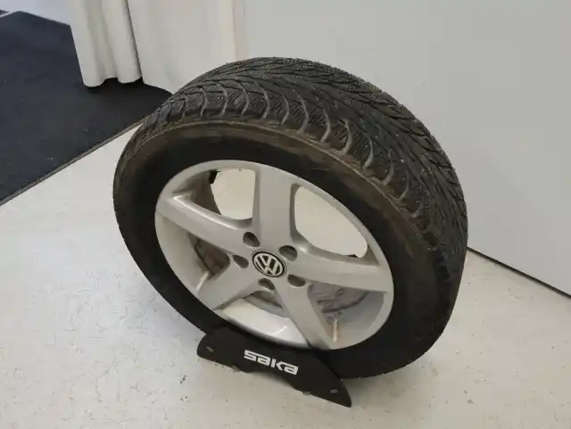Harmaa Viistoperä, Volkswagen Golf – IPH-444