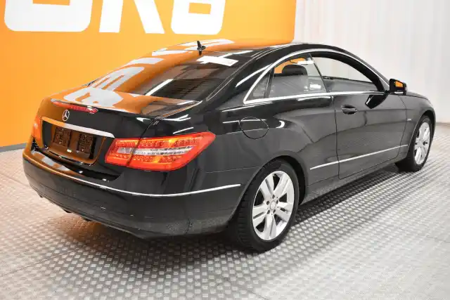 Musta Coupe, Mercedes-Benz E – IPH-516