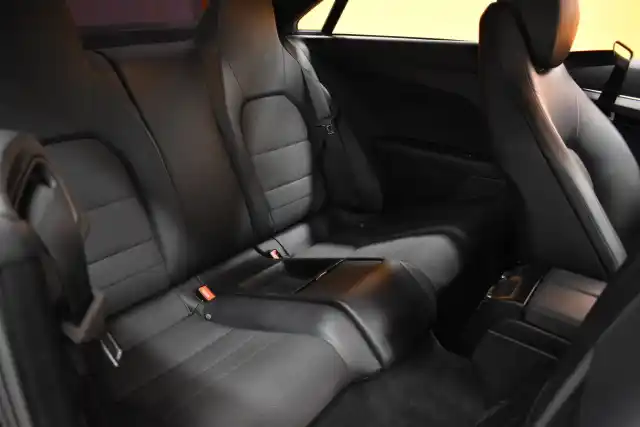 Musta Coupe, Mercedes-Benz E – IPH-516