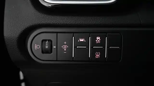 Hopea Viistoperä, Kia XCeed – IPH-855