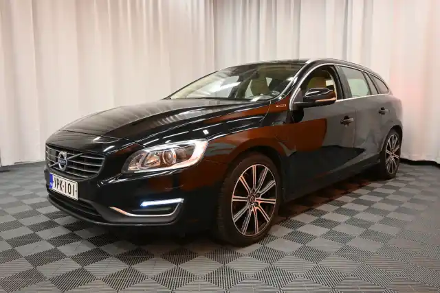 Musta Farmari, Volvo V60 – IPK-101