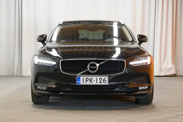 Musta Farmari, Volvo V90 – IPK-126