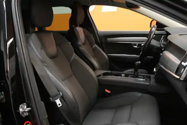Musta Farmari, Volvo V90 – IPK-126