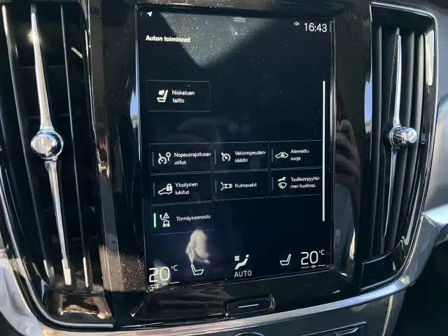 Musta Farmari, Volvo V90 – IPK-126