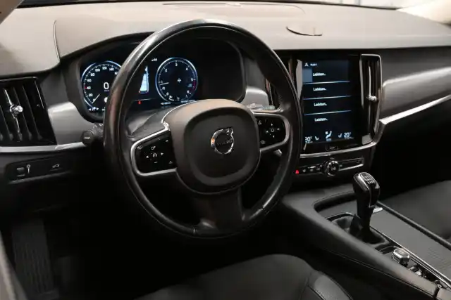 Musta Farmari, Volvo V90 – IPK-126