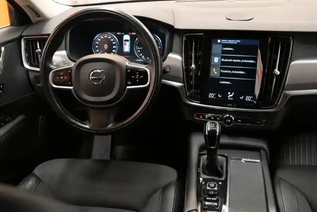 Musta Farmari, Volvo V90 – IPK-126