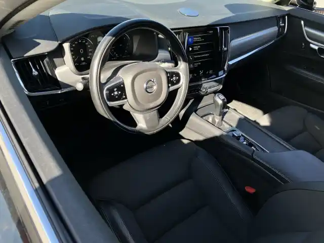 Musta Farmari, Volvo V90 – IPK-126