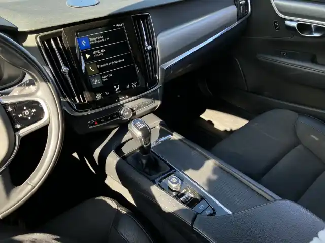 Musta Farmari, Volvo V90 – IPK-126
