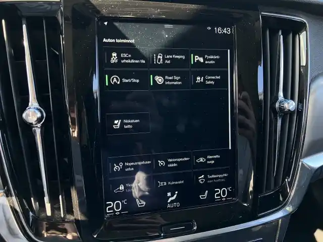 Musta Farmari, Volvo V90 – IPK-126