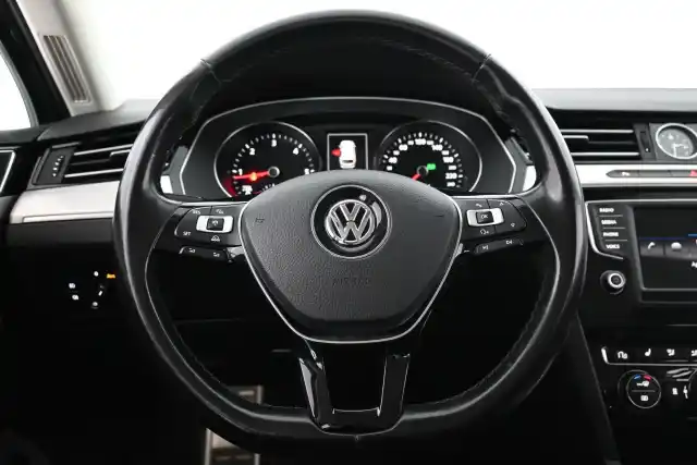 Harmaa Farmari, Volkswagen Passat – IPK-130