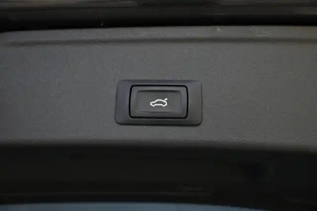 Harmaa Farmari, Audi A4 – IPL-183