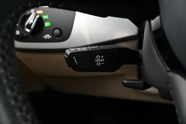 Harmaa Farmari, Audi A4 – IPL-183