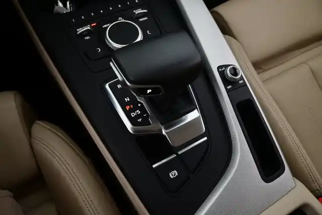 Harmaa Farmari, Audi A4 – IPL-183