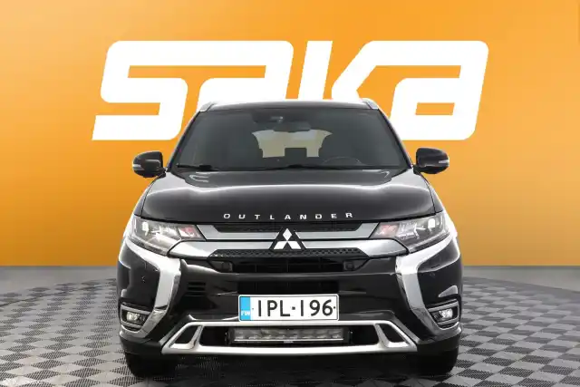 Musta Maastoauto, Mitsubishi Outlander – IPL-196