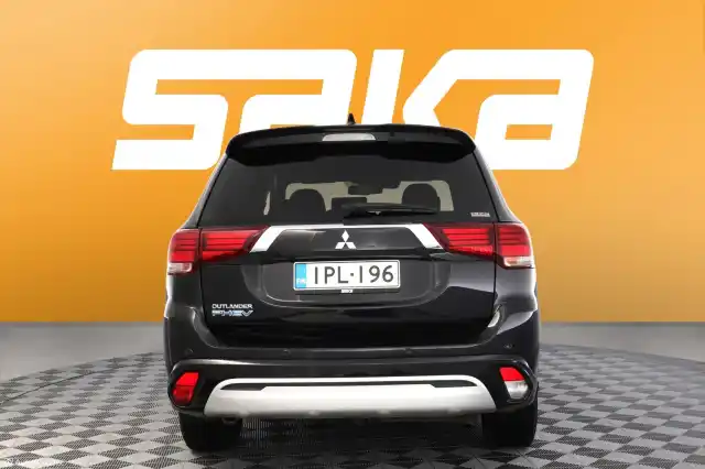 Musta Maastoauto, Mitsubishi Outlander – IPL-196