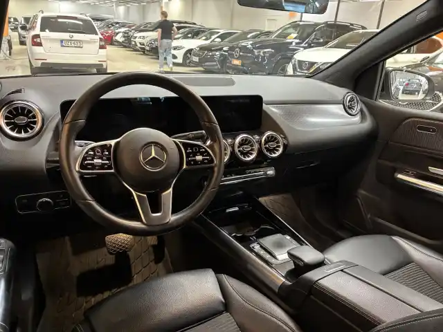 Musta Tila-auto, Mercedes-Benz B – IPL-312