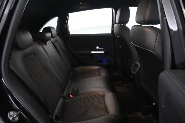 Musta Tila-auto, Mercedes-Benz B – IPL-312