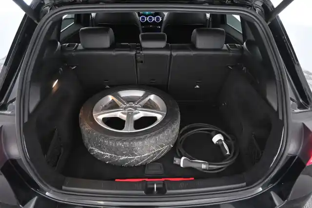 Musta Tila-auto, Mercedes-Benz B – IPL-312