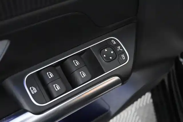 Musta Tila-auto, Mercedes-Benz B – IPL-312