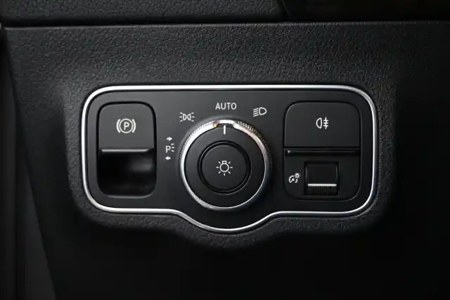 Musta Tila-auto, Mercedes-Benz B – IPL-312
