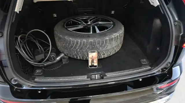 Musta Maastoauto, Volvo XC60 – IPL-903