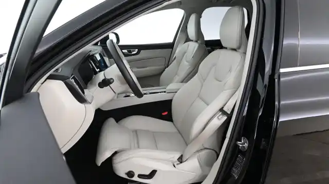 Musta Maastoauto, Volvo XC60 – IPL-903