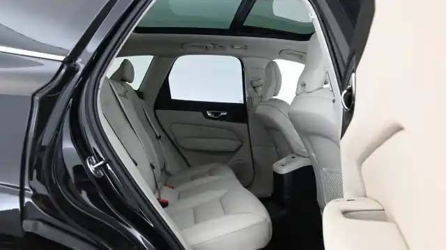 Musta Maastoauto, Volvo XC60 – IPL-903
