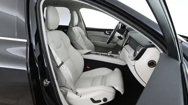 Musta Maastoauto, Volvo XC60 – IPL-903