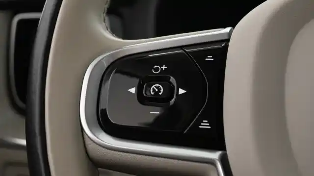 Musta Maastoauto, Volvo XC60 – IPL-903