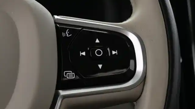 Musta Maastoauto, Volvo XC60 – IPL-903
