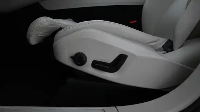 Musta Maastoauto, Volvo XC60 – IPL-903