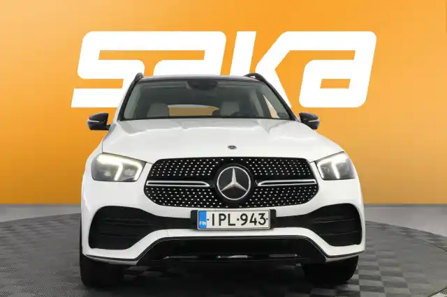 Valkoinen Maastoauto, Mercedes-Benz GLE – IPL-943