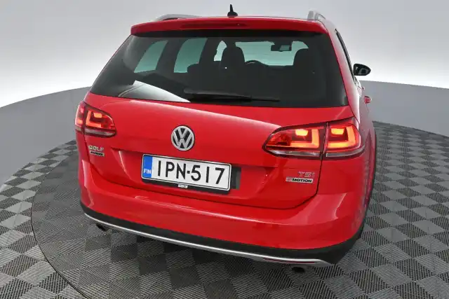 Punainen Farmari, Volkswagen Golf – IPN-517