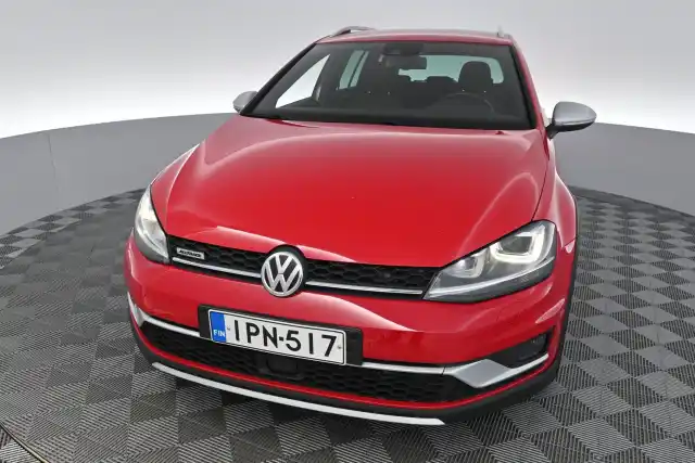 Punainen Farmari, Volkswagen Golf – IPN-517