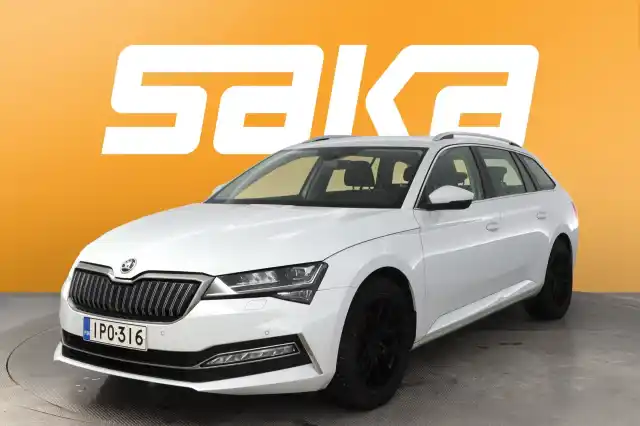 Valkoinen Farmari, Skoda Superb – IPO-316