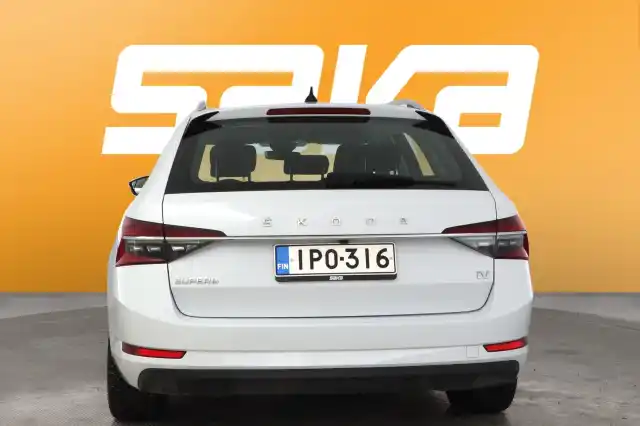 Valkoinen Farmari, Skoda Superb – IPO-316