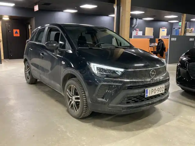 Musta Maastoauto, Opel Crossland – IPO-902